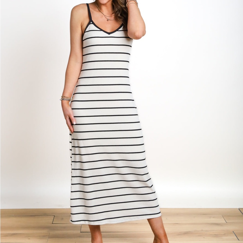 Gilli Black and White Sleeveless Slip Maxi Dress